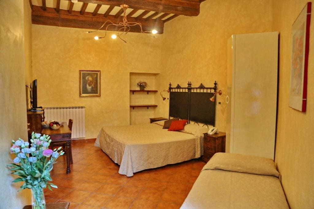 Superior Double or Twin Room room - Image 3