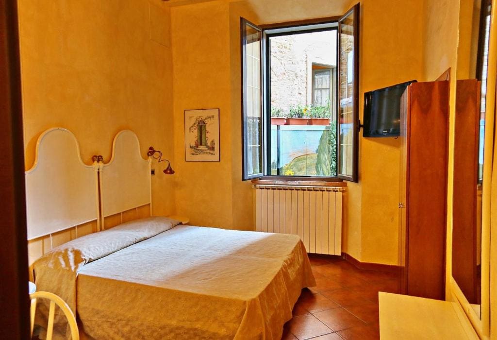 Standard Double or Twin Room room - Image 3