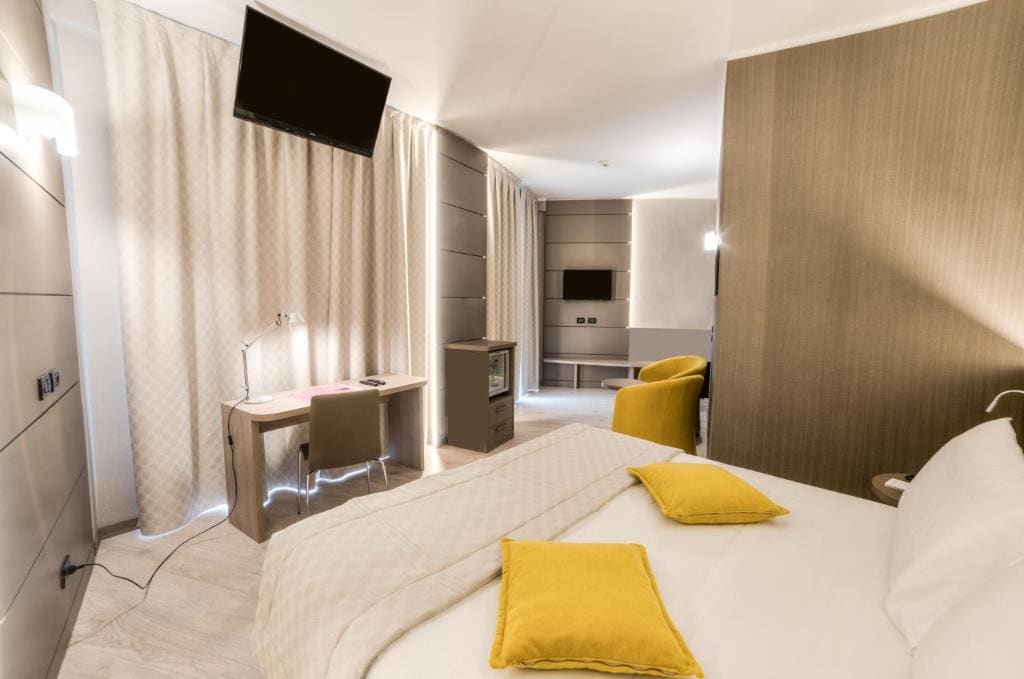 Deluxe Double Room room - Image 2