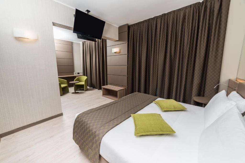Deluxe Double Room room - Image 3