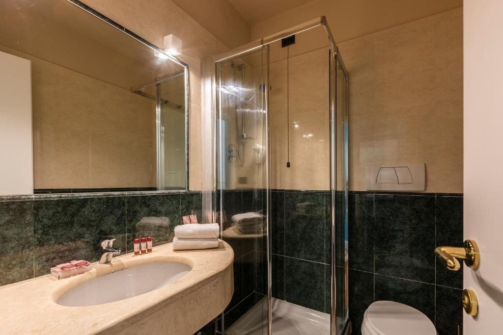 Deluxe Triple Room room - Image 3