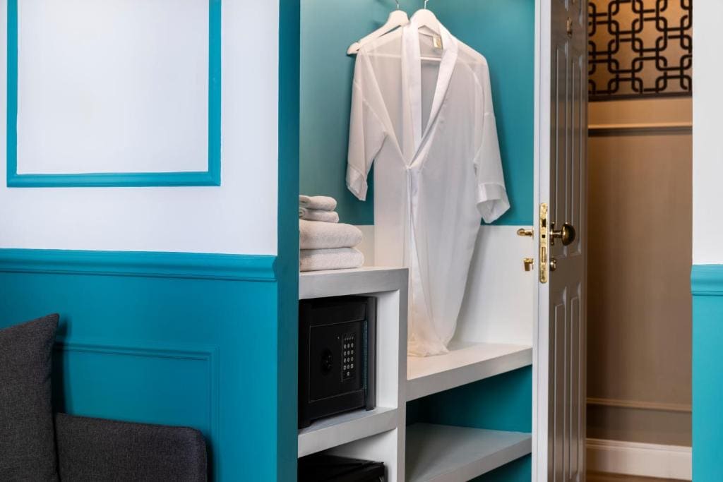 Classic Triple Room room - Image 2