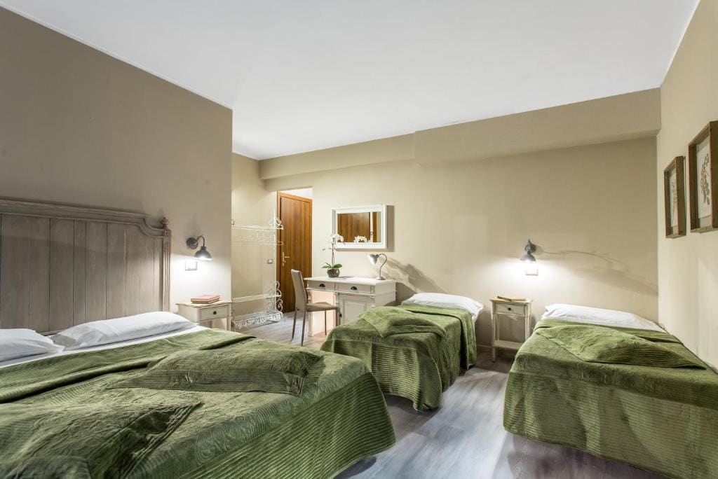 Quadruple Room room - Image 1