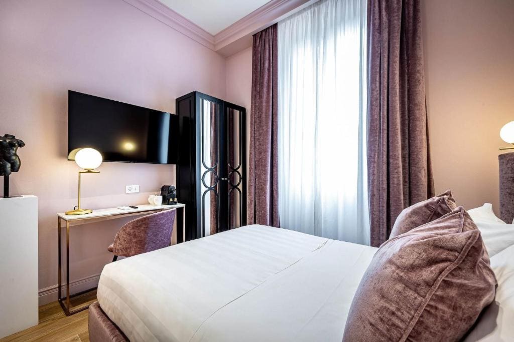 Small Double Room - Separate Building room - Image 2