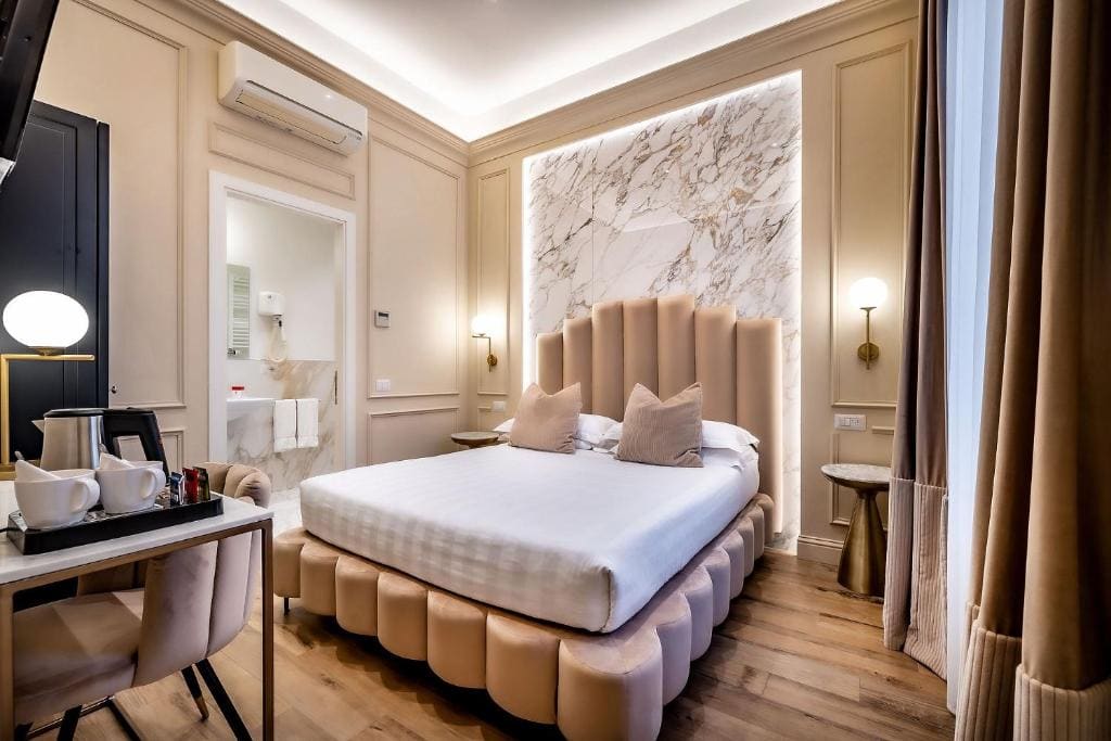 Small Double Room room - Image 2