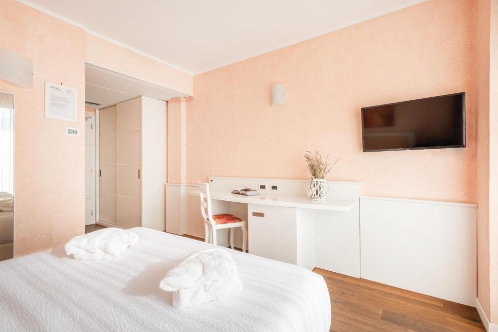 Comfort Double or Twin Room room - Image 3