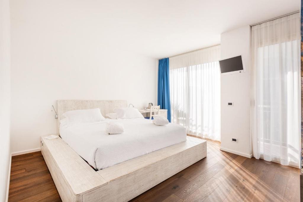 Deluxe Double Room room - Image 3