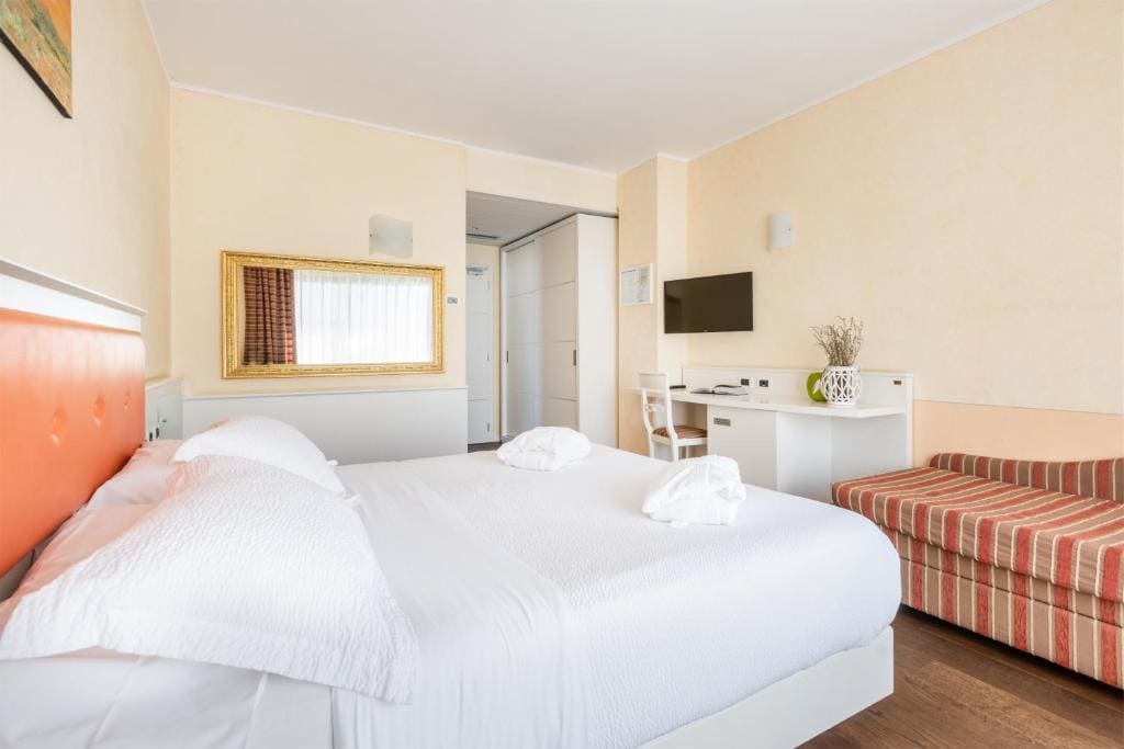 Family Room room - Image 1