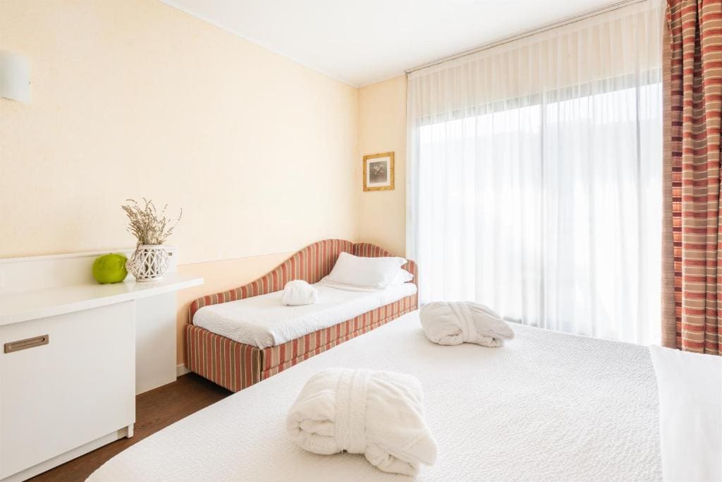 Family Room room - Image 2