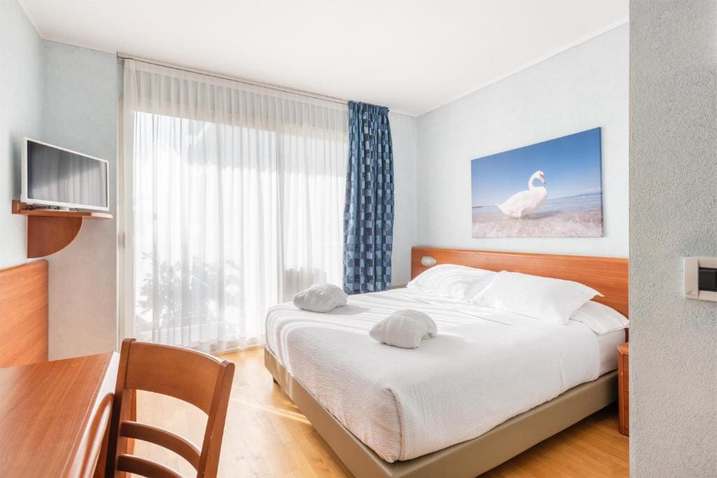 Standard Double or Twin Room room - Image 2