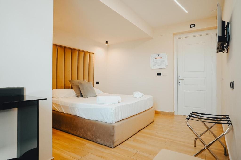 Standard Double or Twin Room room - Image 1