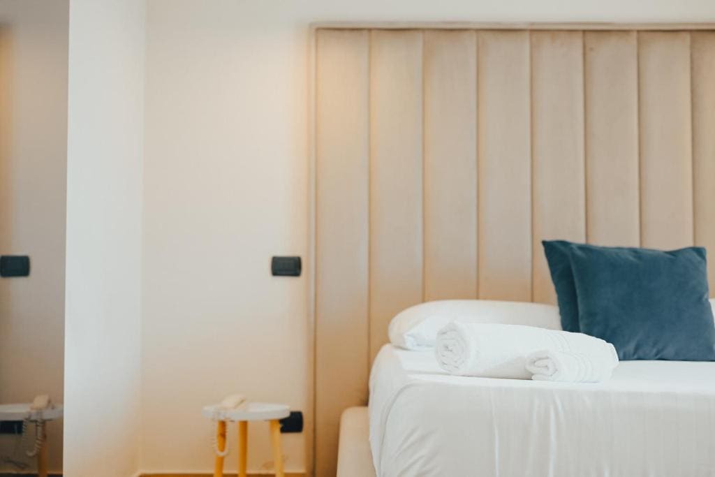 Superior Double Room with Sea View room - Image 2