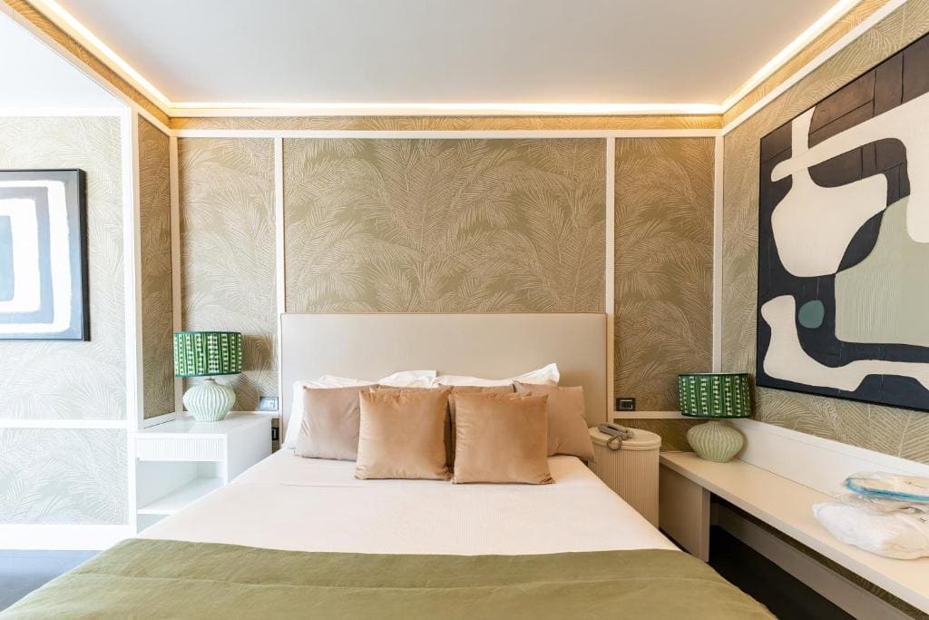 Deluxe Junior Suite room - Image 1