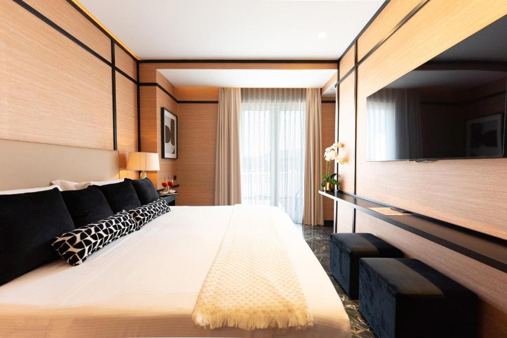 Executive Suite room - Image 3