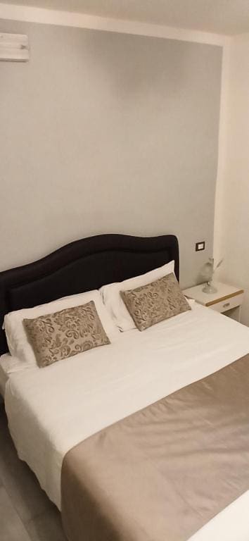 Standard Double Room room - Image 3