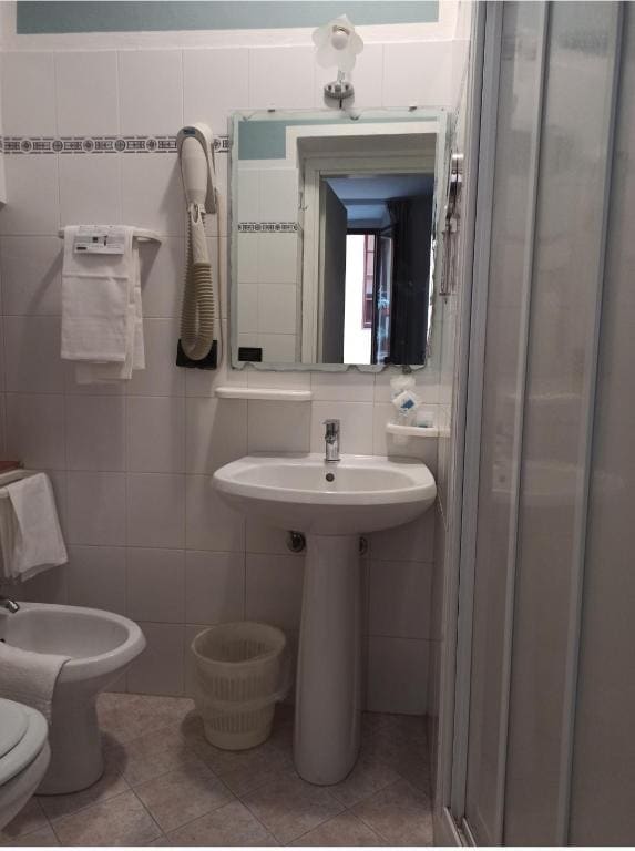 Premium Quadruple Room room - Image 3
