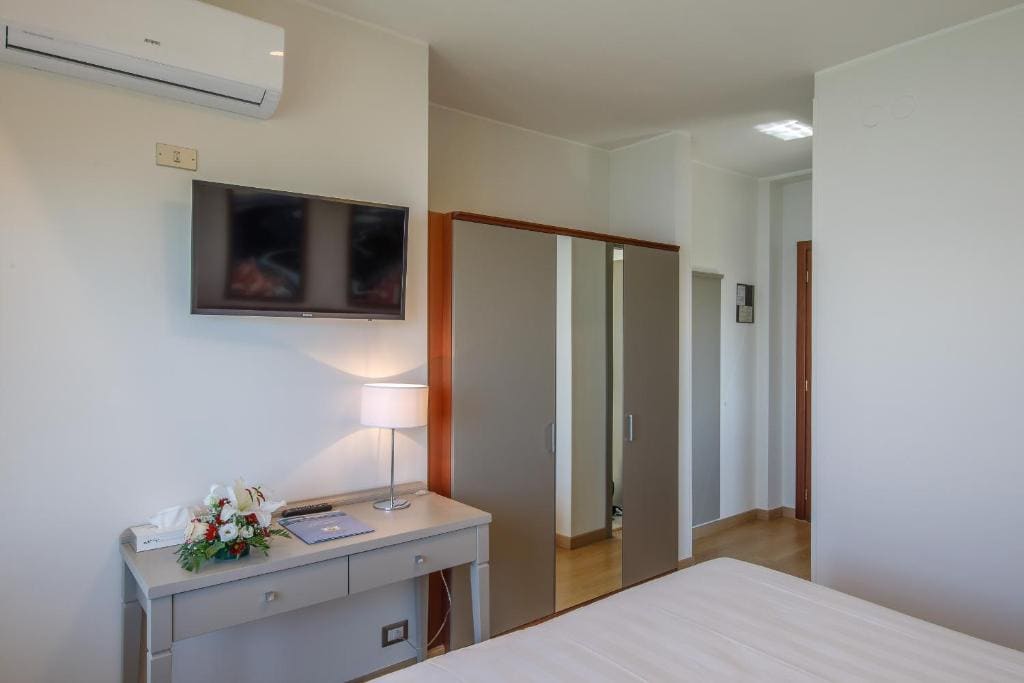 Economy Double Room room - Image 3