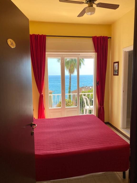 Double Room with Balcony room - Image 2