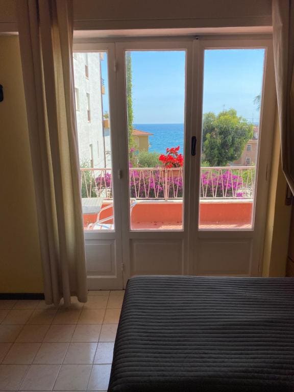 Double Room with Balcony room - Image 1
