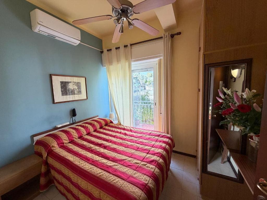 Single Room with Balcony room - Image 2