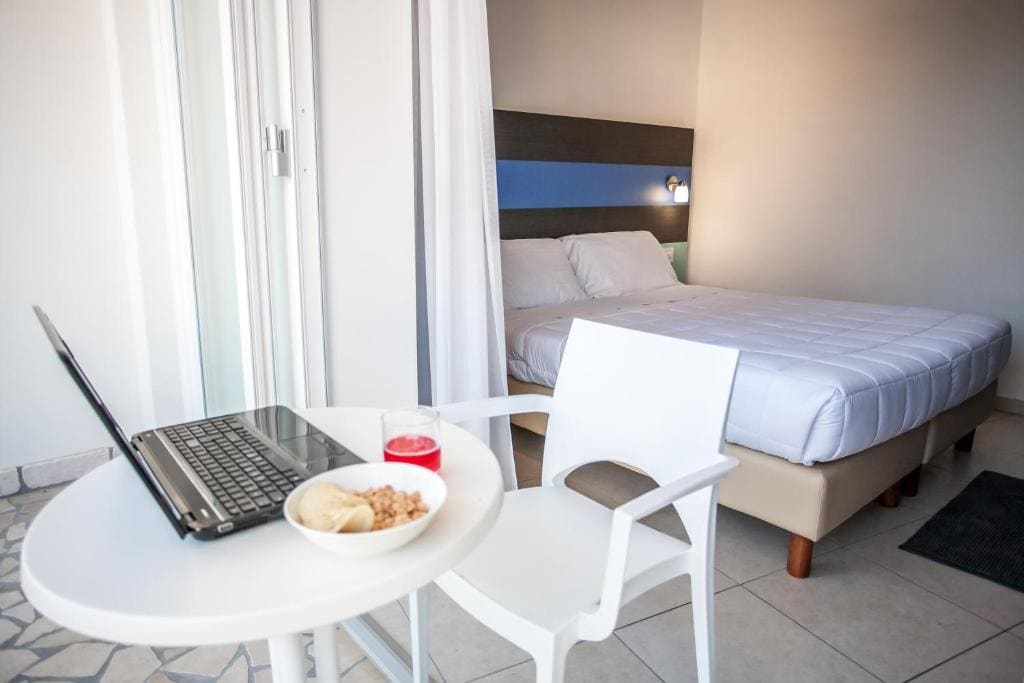 Deluxe Double or Twin Room room - Image 3