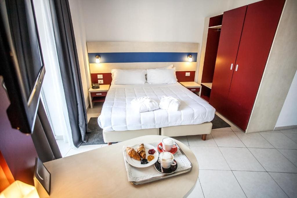 Deluxe Double or Twin Room room - Image 2