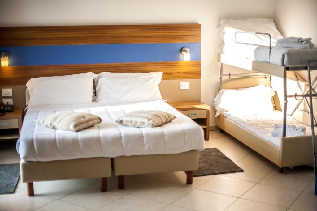 Double Room with Hot Tub room - Image 2