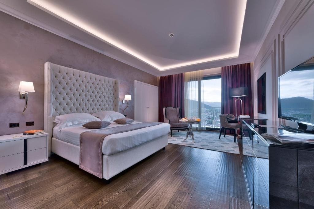 Superior Double or Twin Room with Mountain View room - Image 2