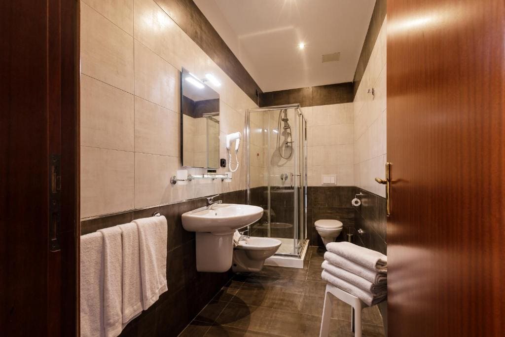 Double or Twin Room room - Image 3