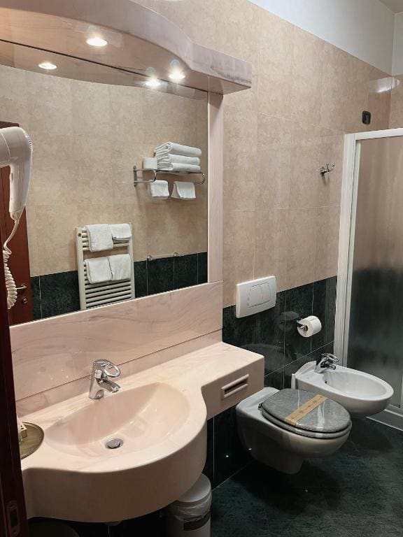 Standard Triple Room room - Image 3