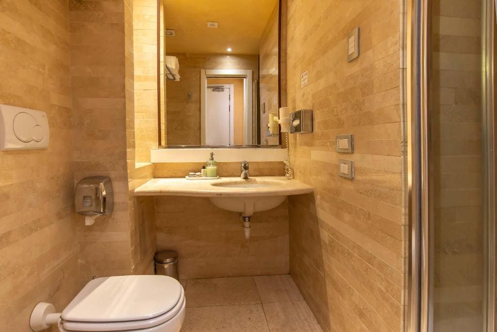 Superior Single Room room - Image 3