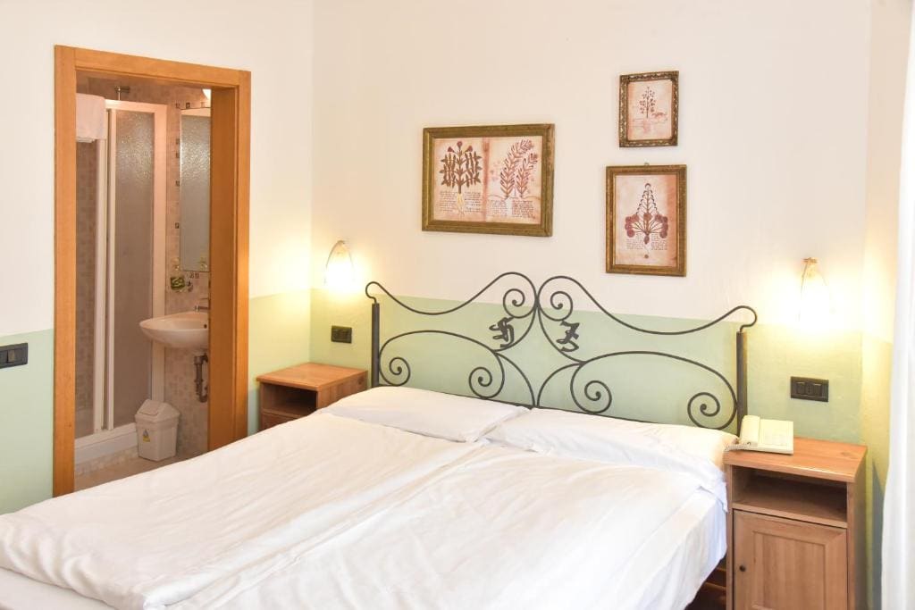 Basic Double Room room - Image 3