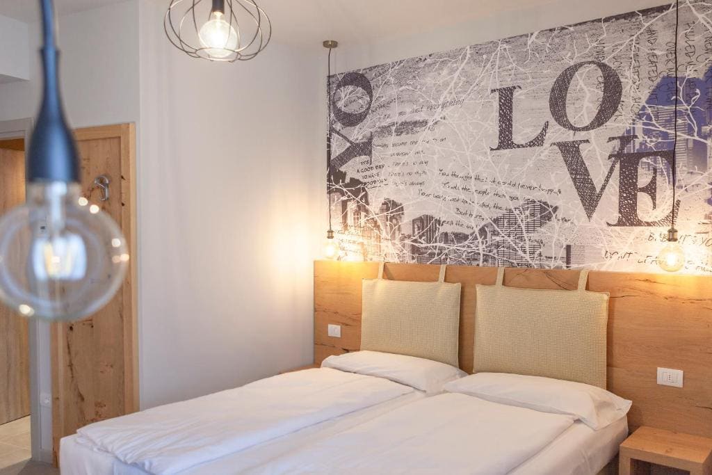 Superior Double or Twin Room room - Image 3