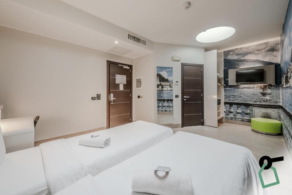 Small Double Room room - Image 2