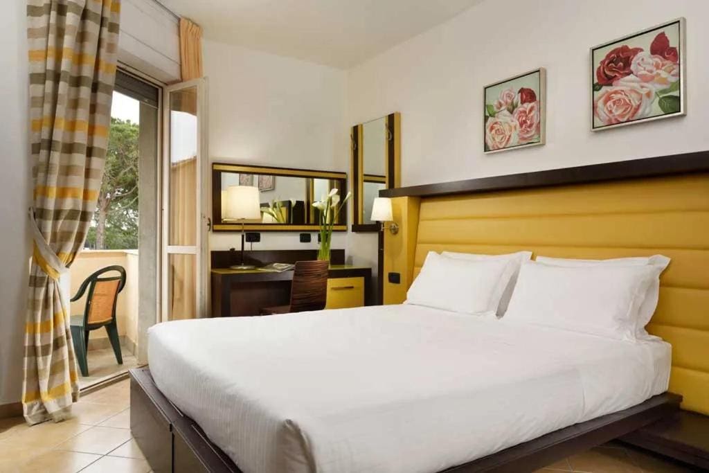 Double or Twin Room with Balcony room - Image 2