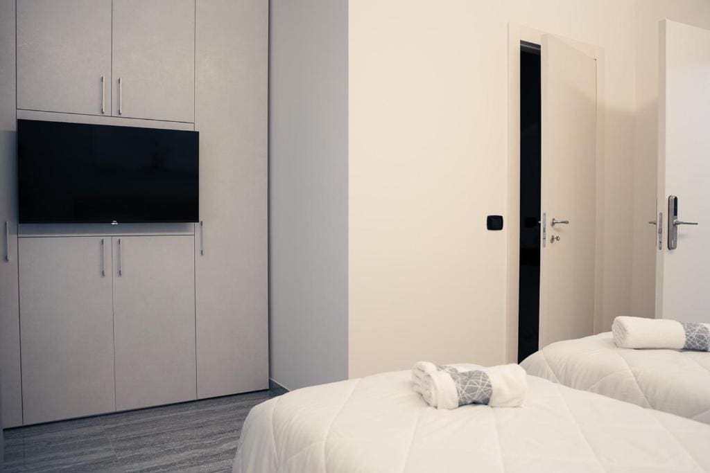 Superior Deluxe Double or Twin Room room - Image 3