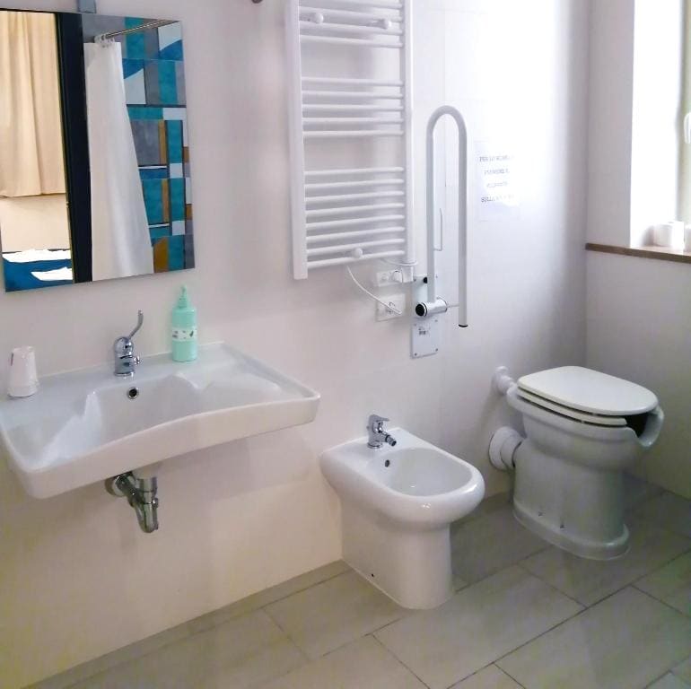 Double or Twin Room - Disability Access room - Image 3