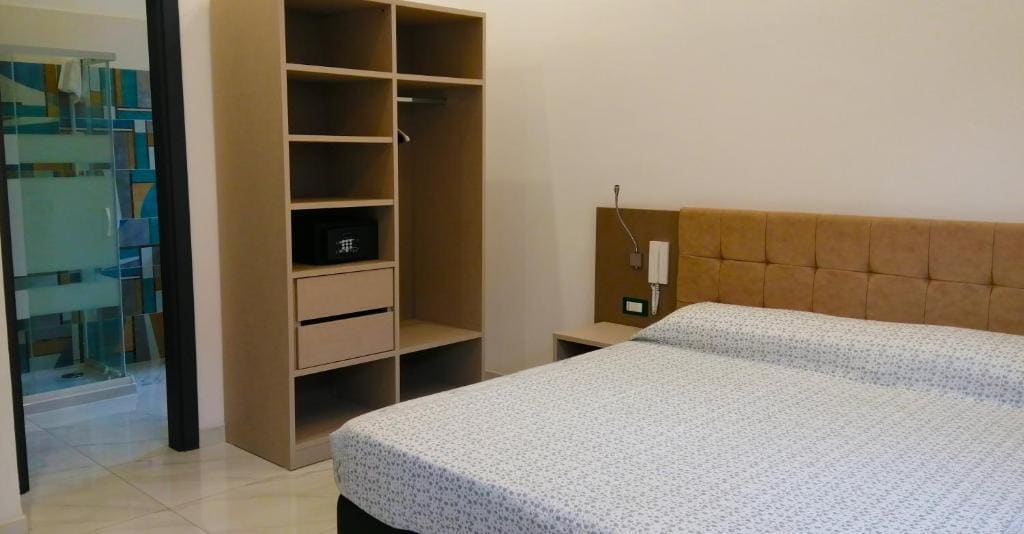 Large Double Room room - Image 1