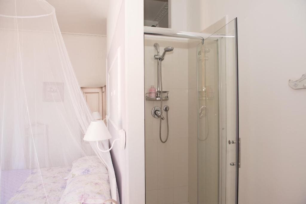 Superior Double Room with Balcony and Sea View room - Image 3