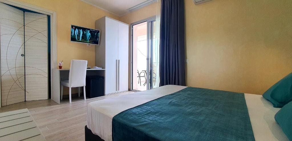 Triple Room with Sea View room - Image 2
