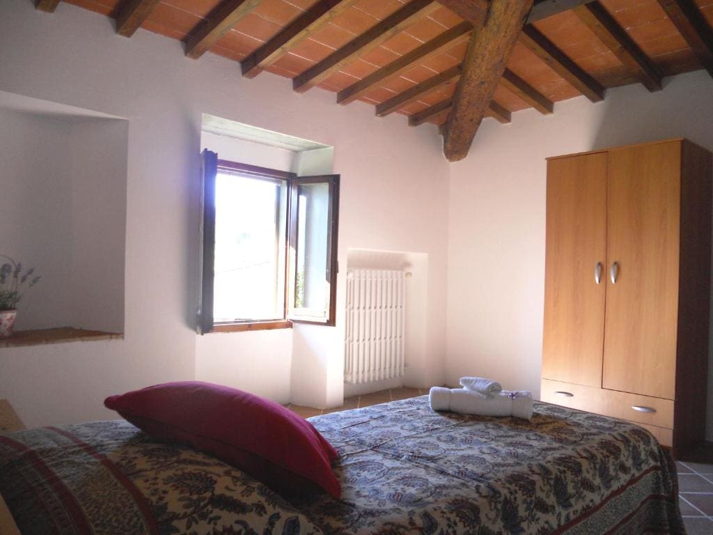 Two-Bedroom Apartment on Split Level room - Image 1