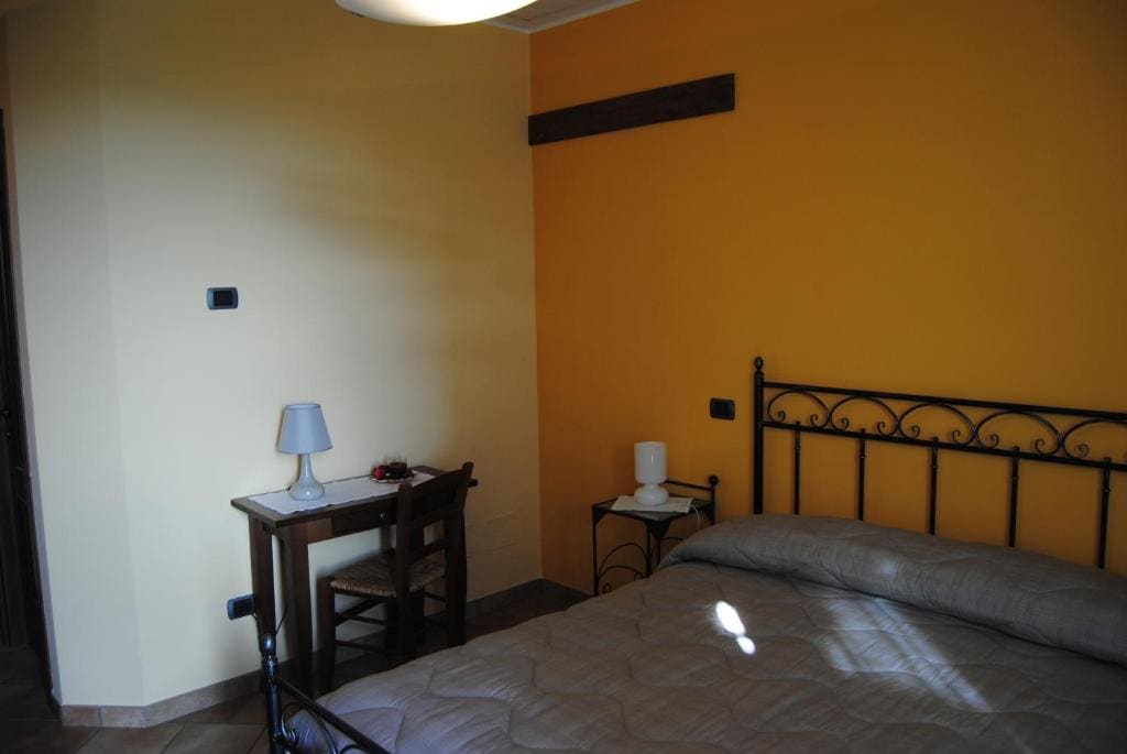 One-Bedroom Apartment room - Image 1