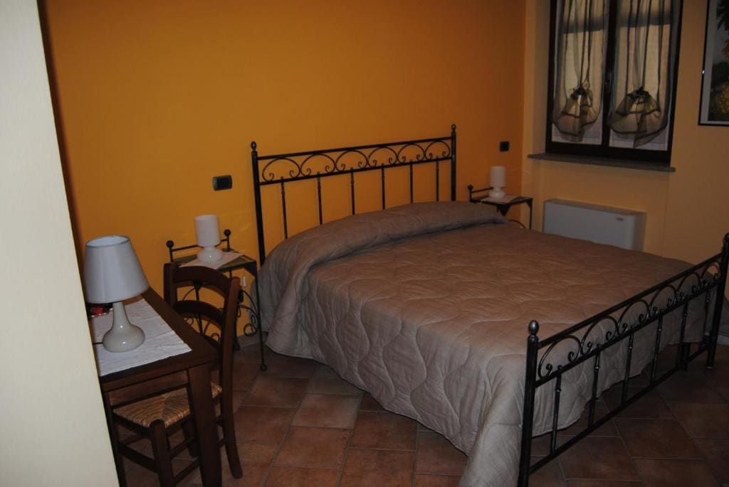 One-Bedroom Apartment room - Image 2