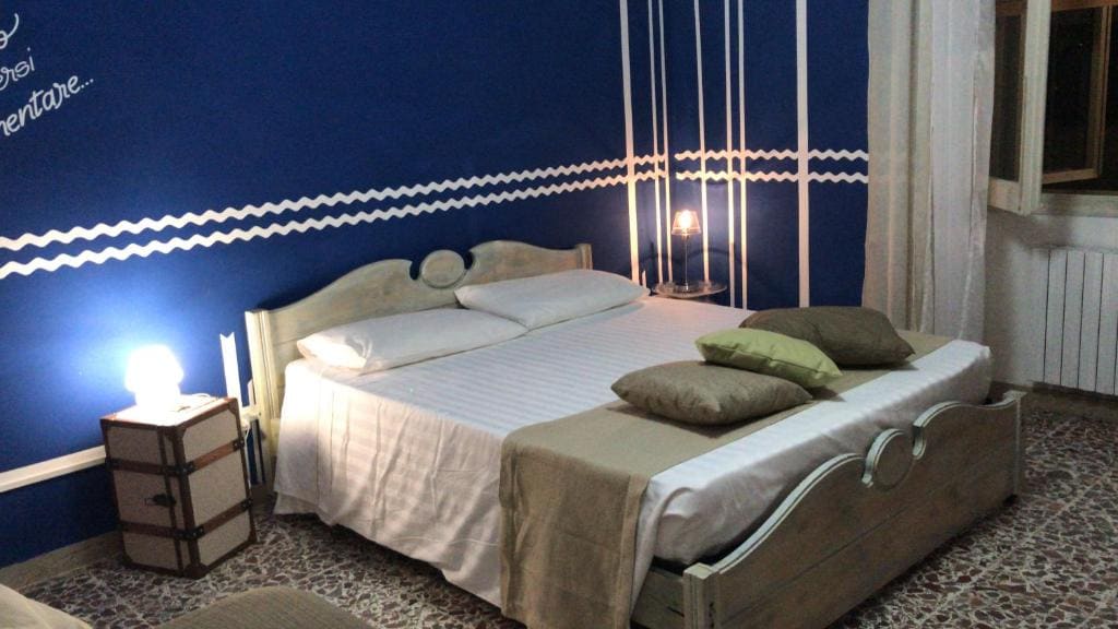 Double Room with Private Internal Bathroom room - Image 3
