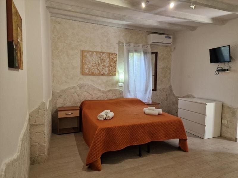 One-Bedroom Apartment room - Image 2