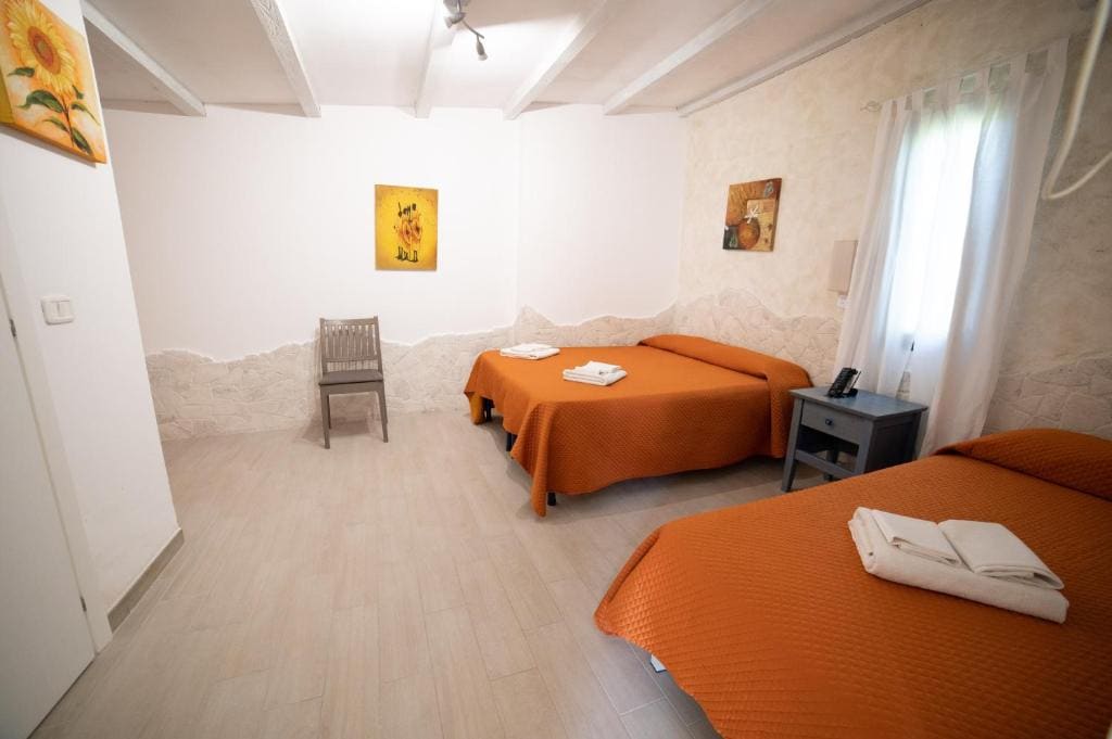 One-Bedroom Apartment room - Image 1