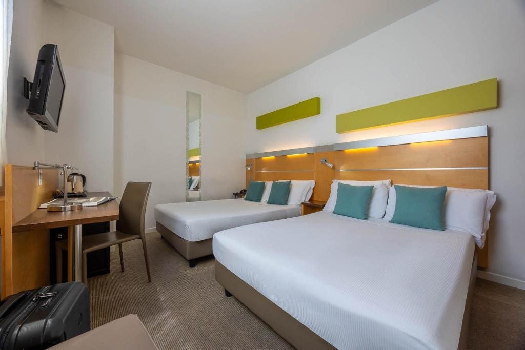 Quadruple Room room - Image 2