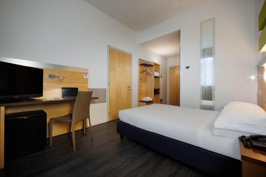 Single Room - Disability Access room - Image 1
