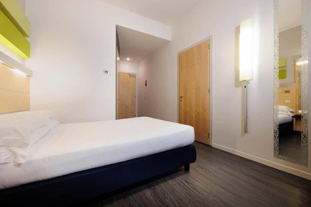 Single Room - Disability Access room - Image 3