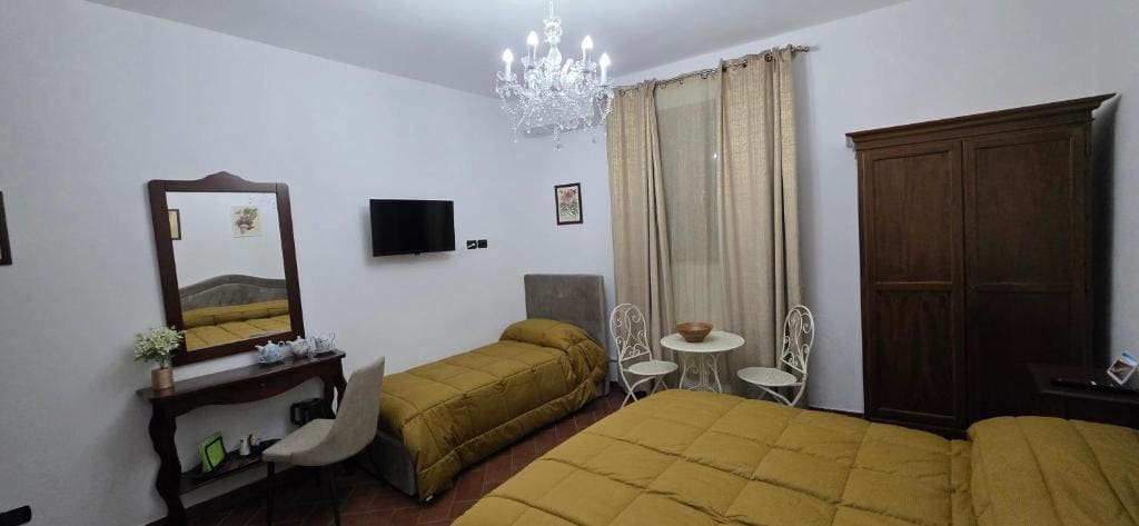Deluxe Triple Room room - Image 1